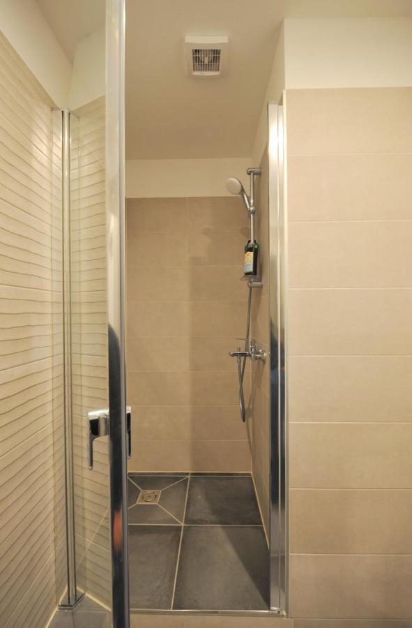 Central Comfort At Hanzas Residence, Stay Near Cafes, Bars, Museums & Esplanade ريغا المظهر الخارجي الصورة