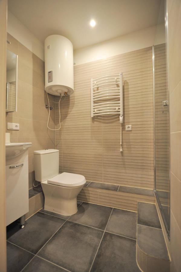 Central Comfort At Hanzas Residence, Stay Near Cafes, Bars, Museums & Esplanade ريغا المظهر الخارجي الصورة