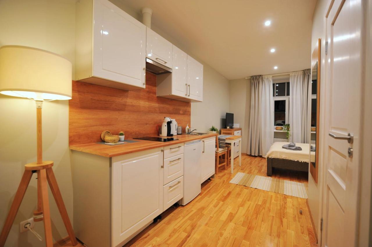 Central Comfort At Hanzas Residence, Stay Near Cafes, Bars, Museums & Esplanade ريغا المظهر الخارجي الصورة