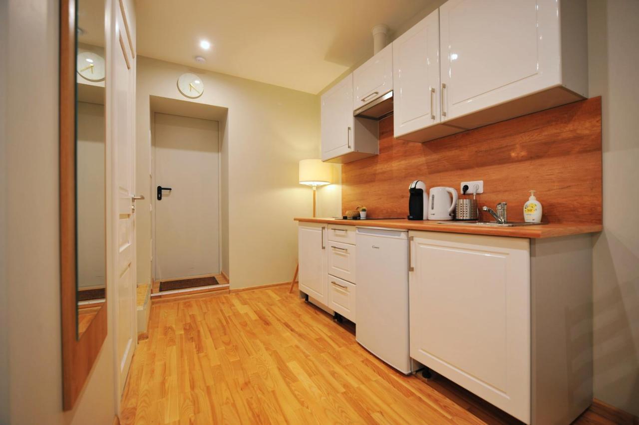 Central Comfort At Hanzas Residence, Stay Near Cafes, Bars, Museums & Esplanade ريغا المظهر الخارجي الصورة