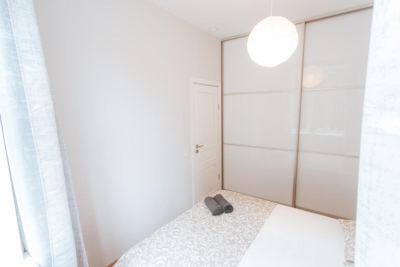 Central Comfort At Hanzas Residence, Stay Near Cafes, Bars, Museums & Esplanade ريغا المظهر الخارجي الصورة