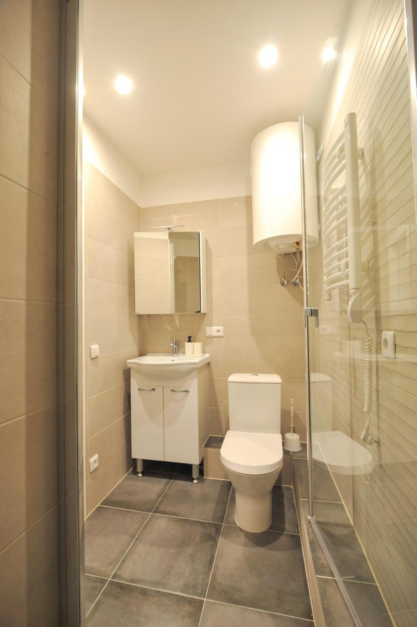 Central Comfort At Hanzas Residence, Stay Near Cafes, Bars, Museums & Esplanade ريغا الغرفة الصورة