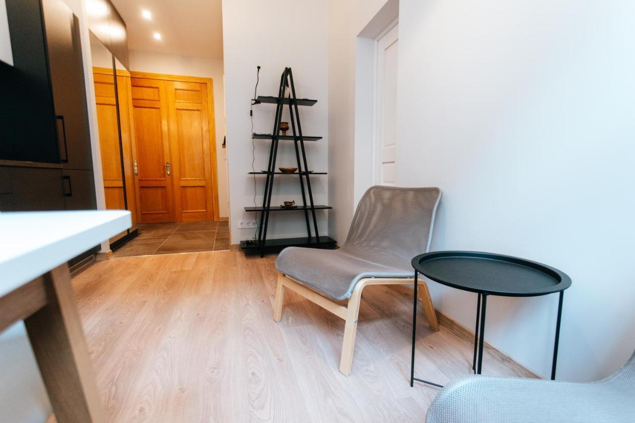 Central Comfort At Hanzas Residence, Stay Near Cafes, Bars, Museums & Esplanade ريغا المظهر الخارجي الصورة